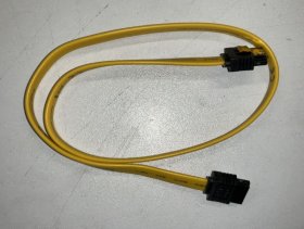 Delock Pc S-ata Cable - Cable Sata 50cm Straight-straight Metal Yellow